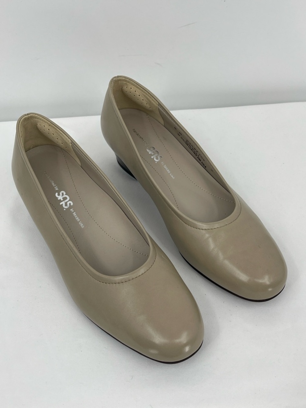 SAS Women's Taupe/Mushroom Slip-On Round-Toe Flats SIZE 8M REGINA